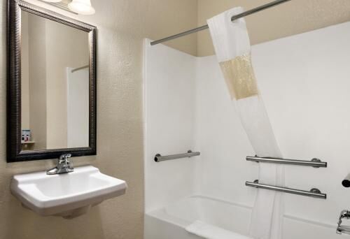 Baño | Ducha, secador de pelo y toallas