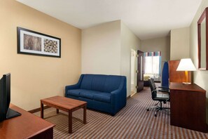 جناح - سرير كبير مع أريكة سرير - لغير المدخنين (One-Bedroom) | خزنة داخل الغرفة ومكتب ومكواة/لوح كي وأسرّة أطفال/رضّع (مجانًا)