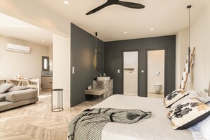 Luxury Suite, 1 King Bed, Kitchenette, Sea View | 3 bedrooms, Egyptian cotton sheets, premium bedding, pillowtop beds