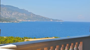 Deluxe tweepersoonskamer, uitzicht op zee | Balkon