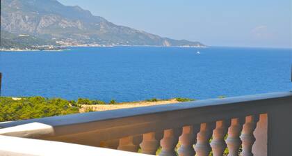Ino Hotel & Suites