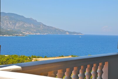 Ino Hotel & Suites