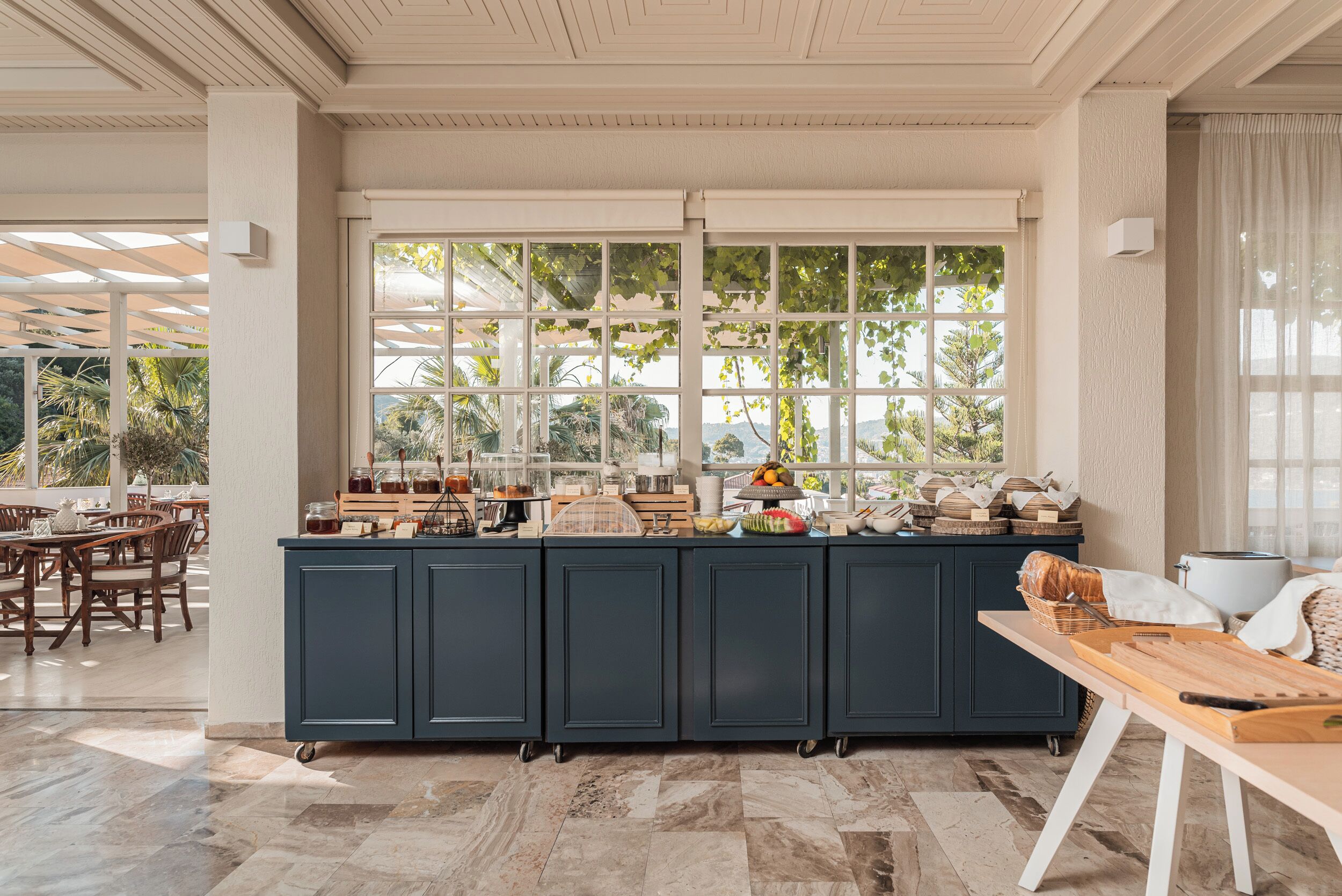 daily full breakfast (eur 18 per person)