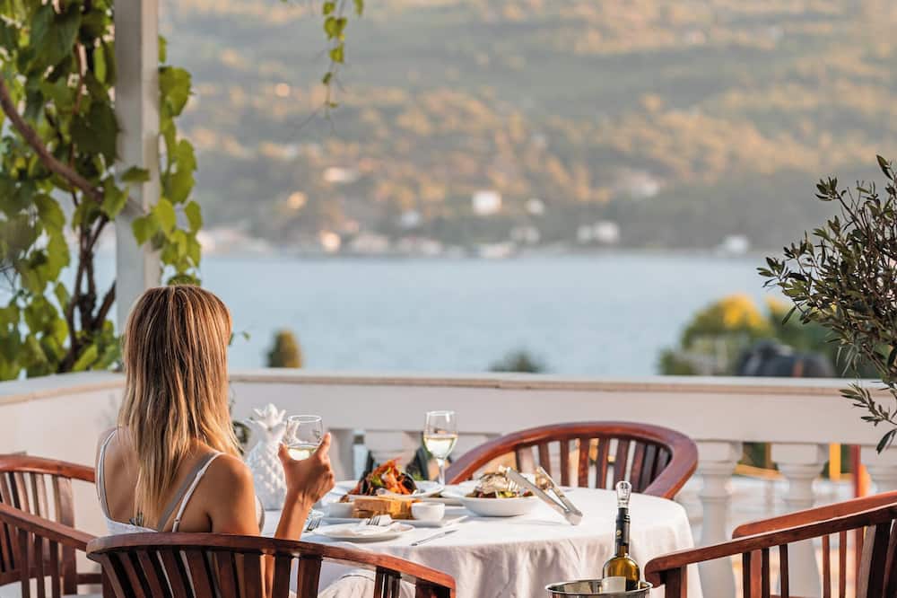 Ino Hotel & Suites