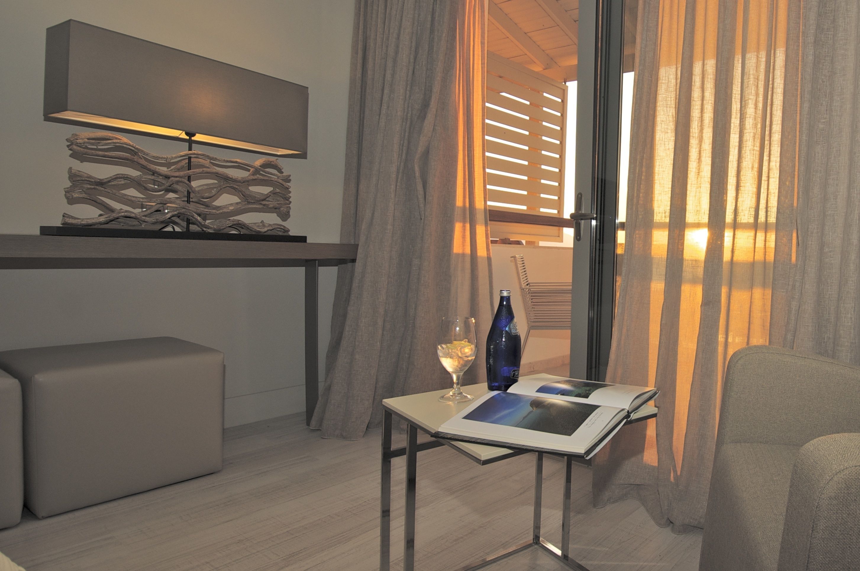 deluxe double room, sea view | living area | 32-inch tv with satellite channels