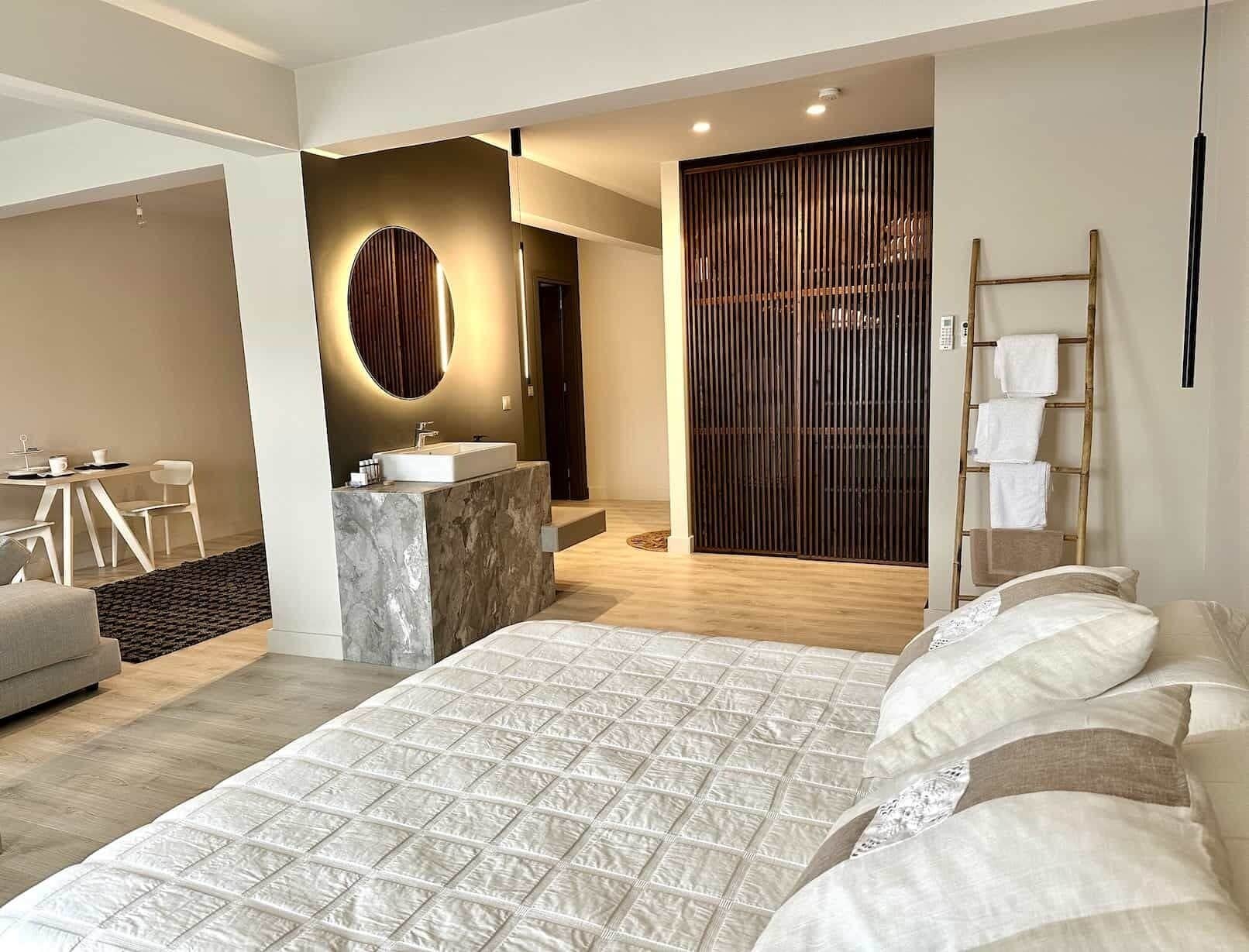 Egyptian cotton sheets, premium bedding, pillow-top beds, minibar
