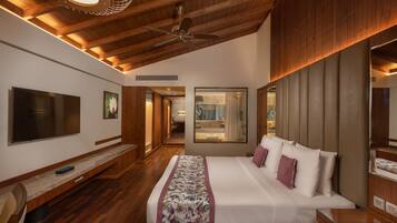 Superior Suite, 1 Double Bed, Business Lounge Access, Sea View, 1 bedroom | Minibar, in-room safe, desk, laptop workspace
