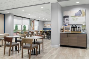 Free daily continental breakfast 