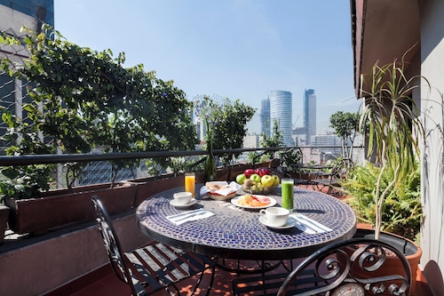 Exe Suites San Marino Hotel