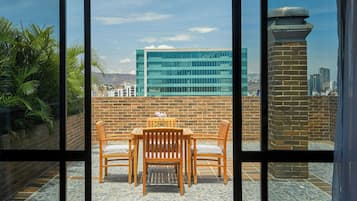 1 bedroom, premium bedding, minibar, in-room safe