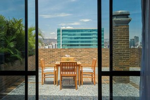 1 bedroom, premium bedding, minibar, in-room safe