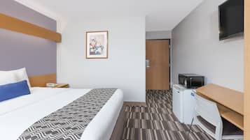 Een kluis op de kamer, een bureau, een laptopwerkplek, gratis wifi