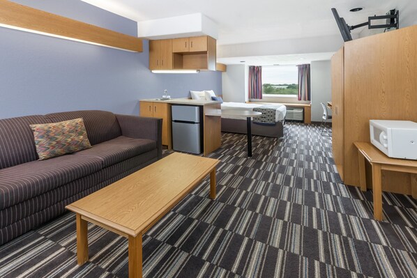 In-room safe, desk, laptop workspace, free WiFi - Microtel Inn & Suites by Wyndham Ardmore (Ardmore)