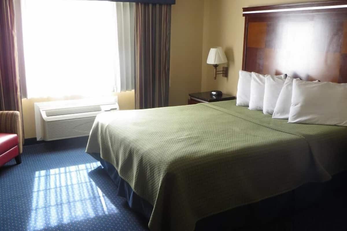 Standard Room, 1 Queen Bed | Desk, iron/ironing board, free WiFi, bed sheets