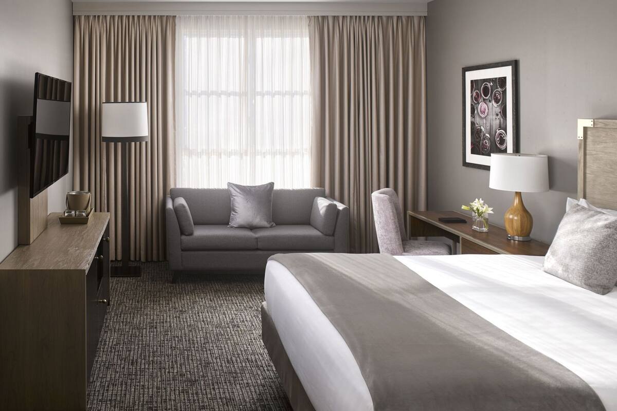 Egyptian cotton sheets, premium bedding, pillowtop beds, in-room safe