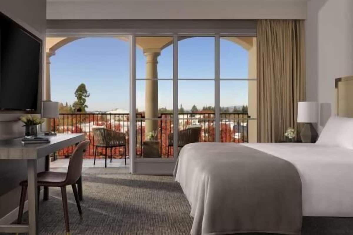 Egyptian cotton sheets, premium bedding, pillowtop beds, in-room safe