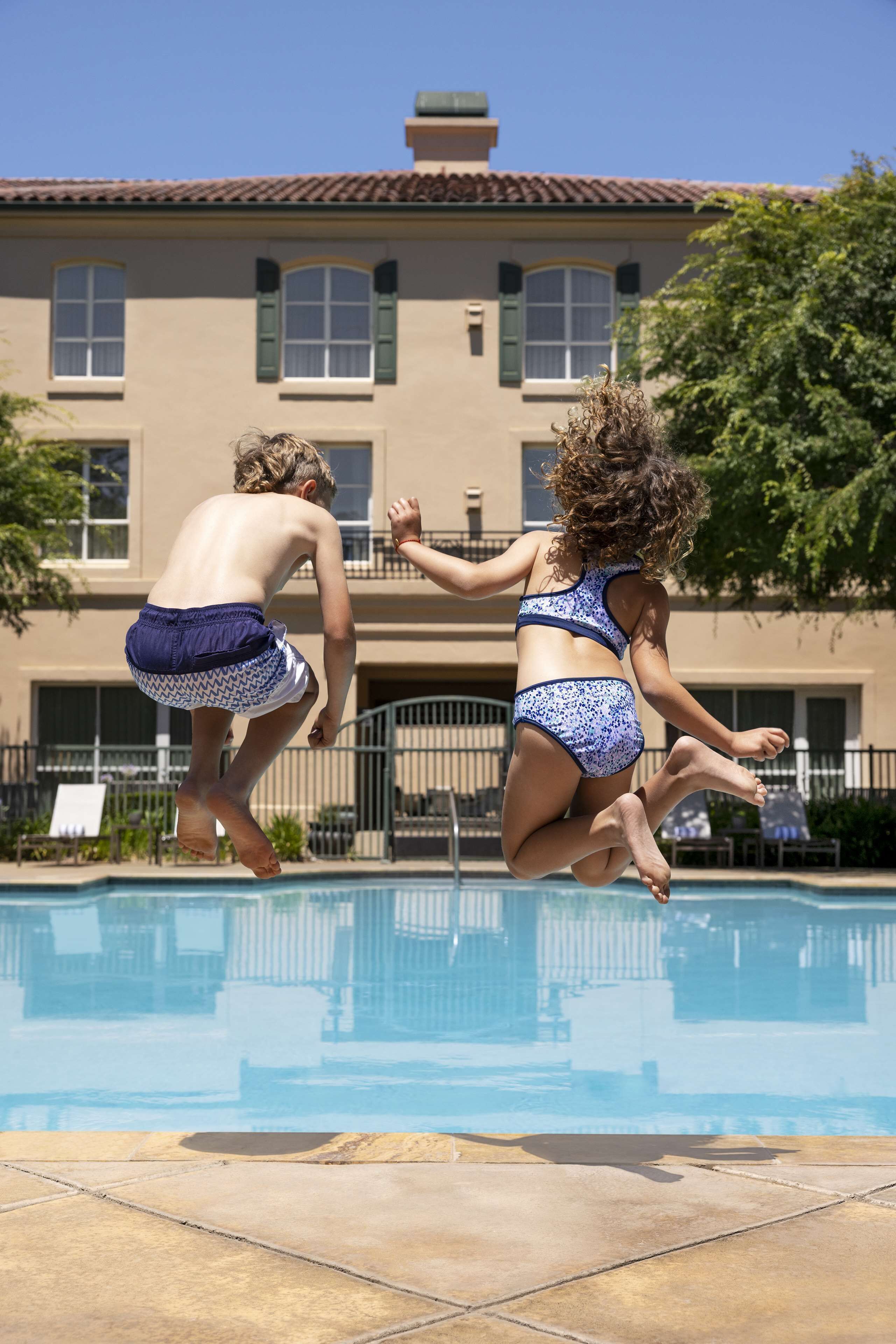 outdoor pool, open 7:00 am to 10:00 pm, pool umbrellas