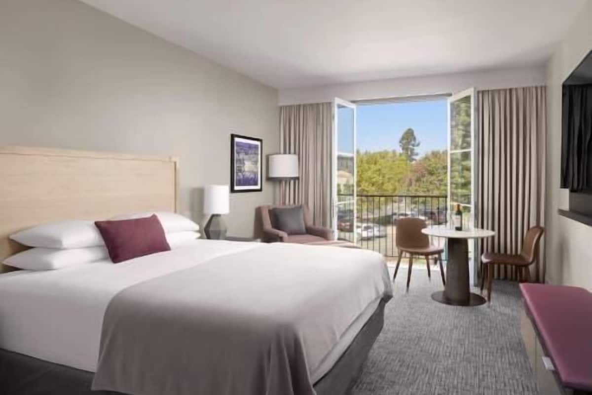 Egyptian cotton sheets, premium bedding, pillowtop beds, in-room safe