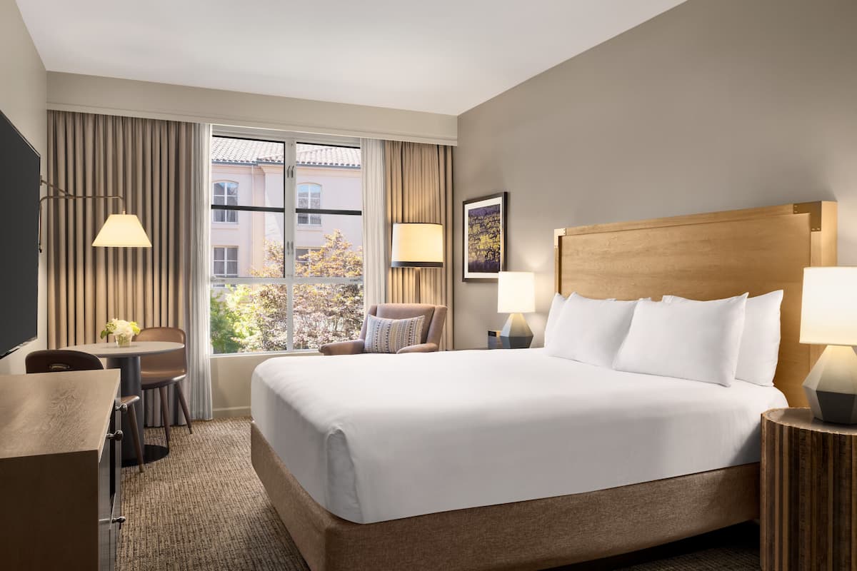 Room, 1 King Bed, Courtyard View | Egyptian cotton sheets, premium bedding, pillow-top beds, in-room safe
