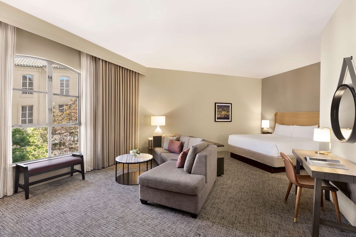 Premier Room, 1 King Bed | Egyptian cotton sheets, premium bedding, pillow-top beds, in-room safe