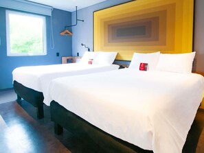 Pillowtop-Betten, Zimmersafe, Schreibtisch, Verdunkelungsvorhänge