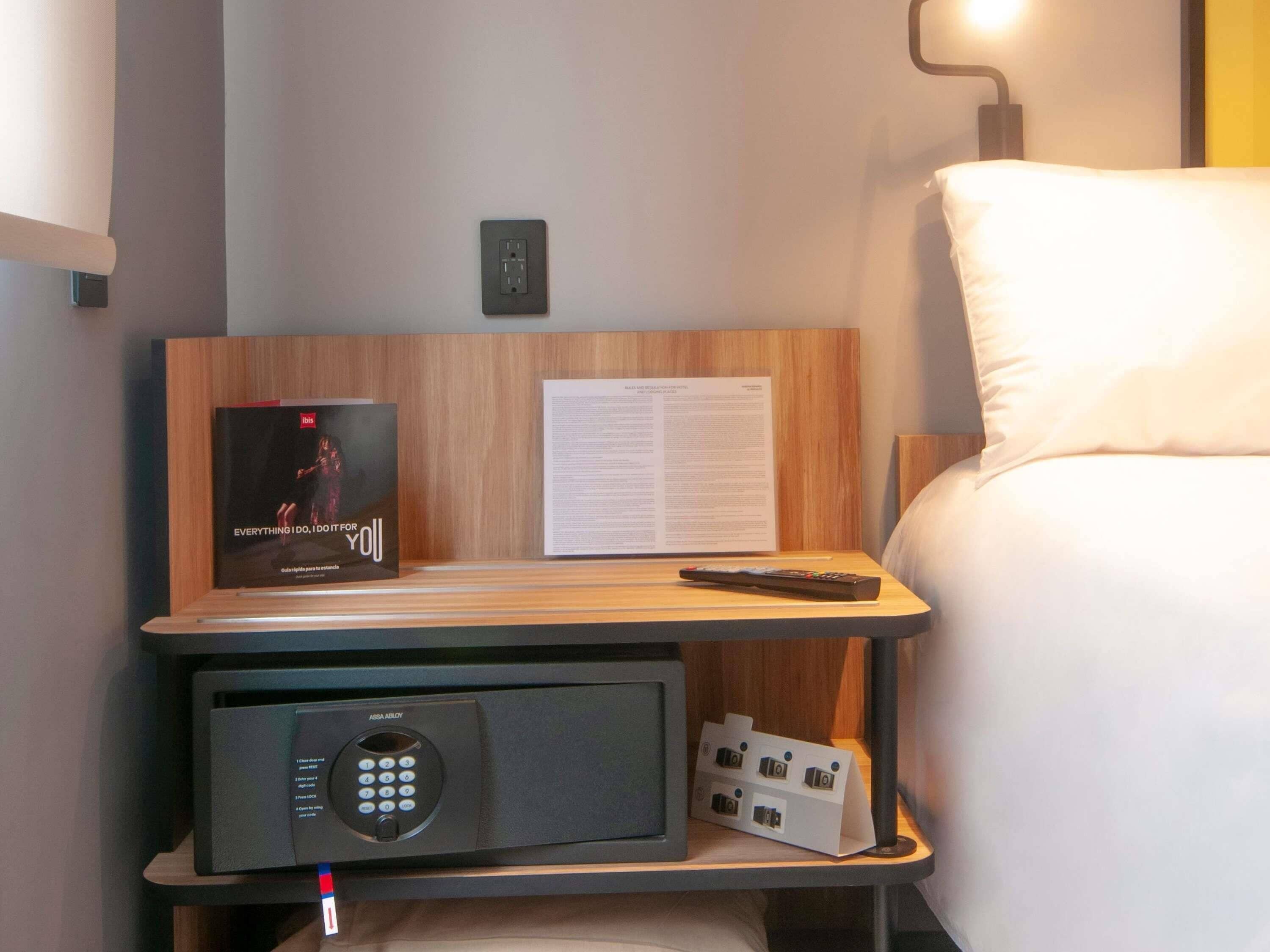 Pillowtop-Betten, Zimmersafe, Schreibtisch, Verdunkelungsvorhänge