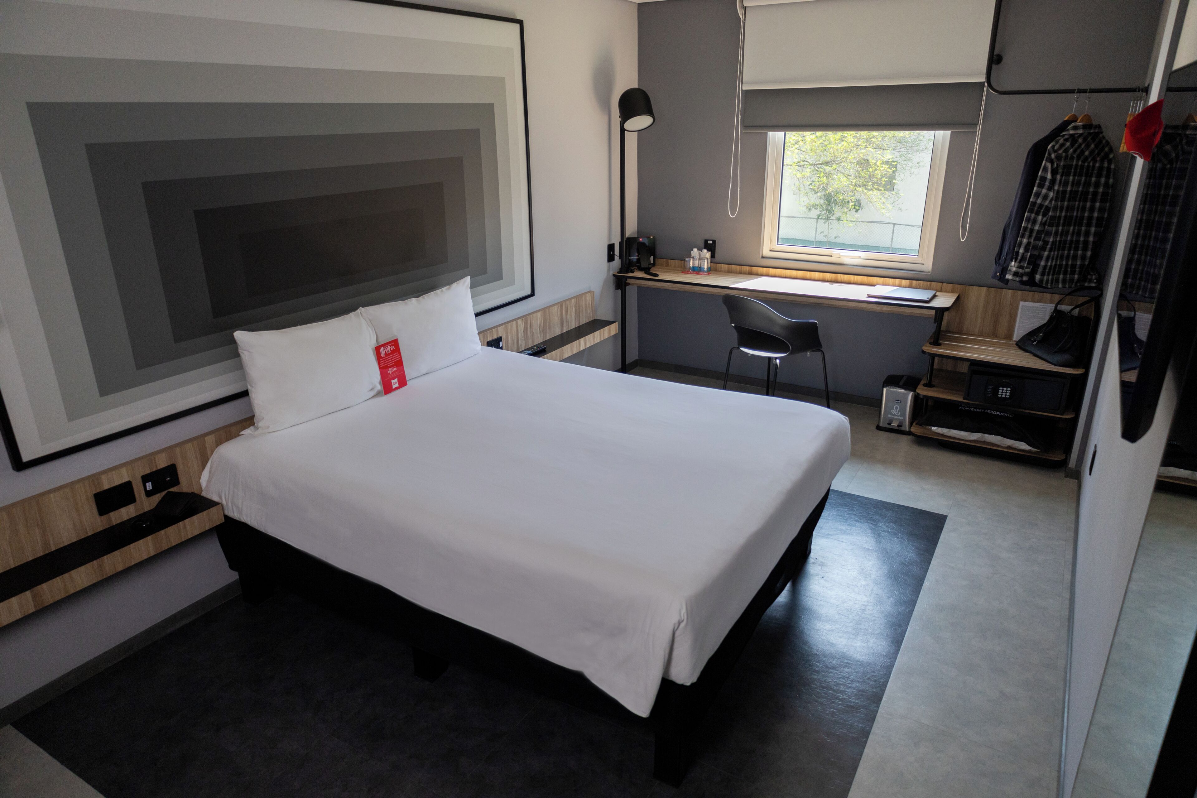 Pillowtop-bedden, een kluis op de kamer, een bureau