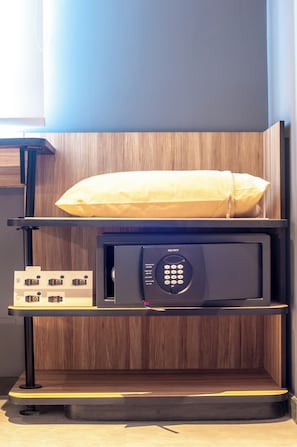 Habitación superior, 2 camas matrimoniales | Camas con pillow-top, caja de seguridad en la habitación y escritorio