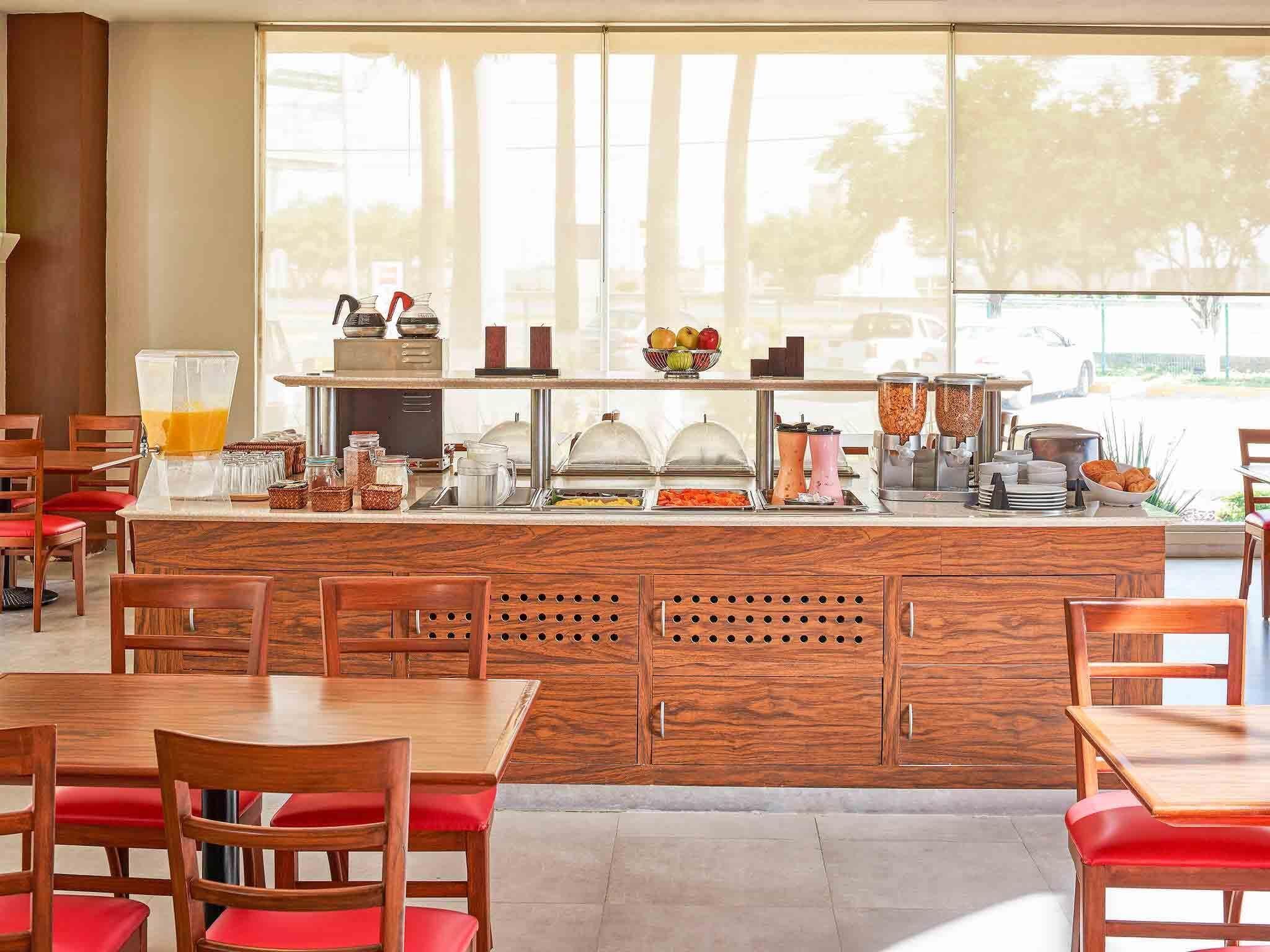 Daily buffet breakfast (MXN 229 per person)