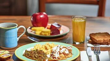 Daily buffet breakfast (MXN 229 per person)
