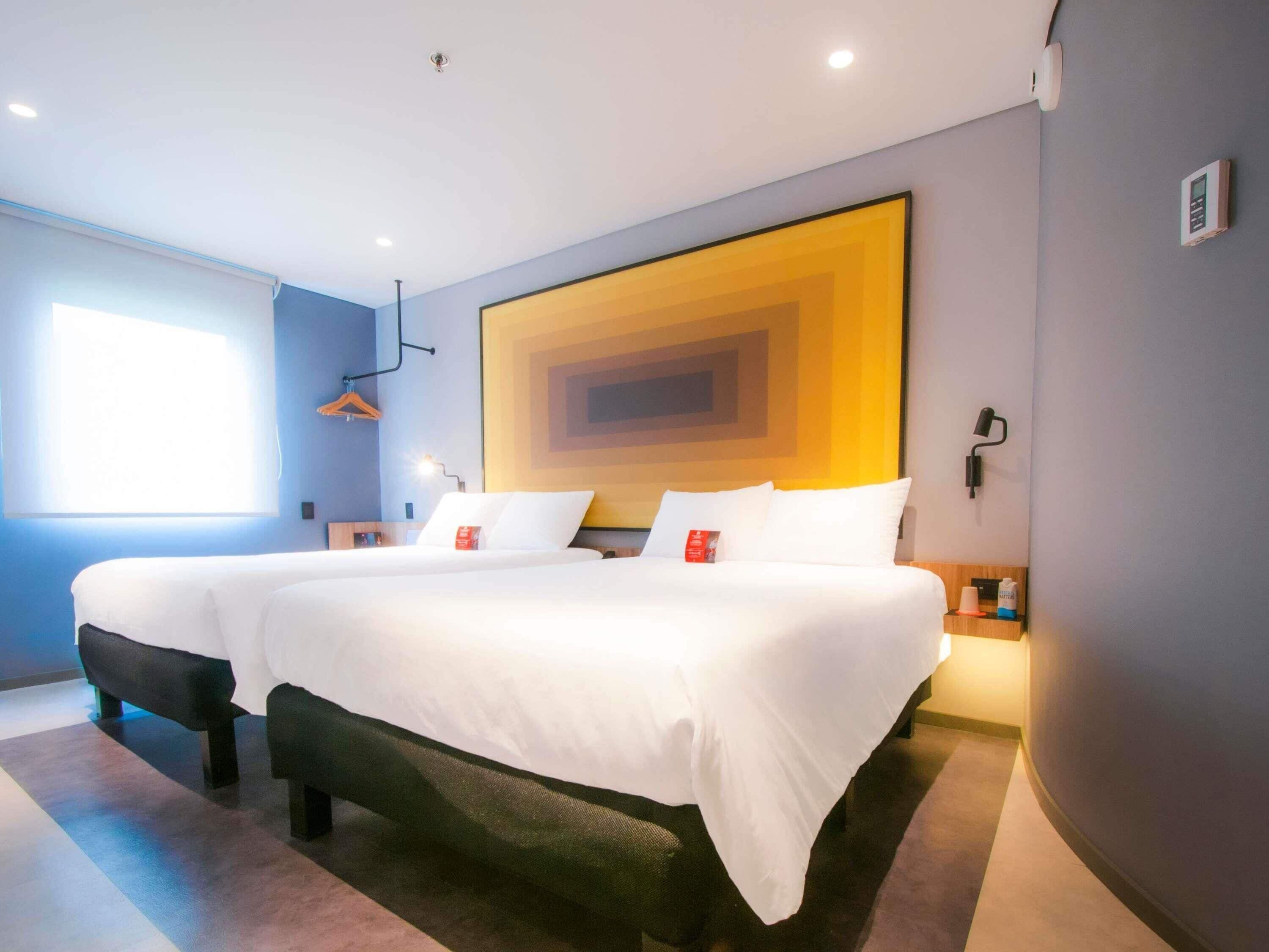 Camas con pillow-top, caja de seguridad en la habitación y escritorio 