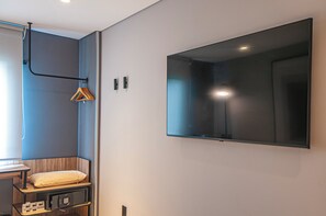 Colchones con acolchado adicional, caja fuerte, escritorio