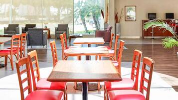 Bữa sáng buffet hàng ngày (229 MXN/mỗi người)