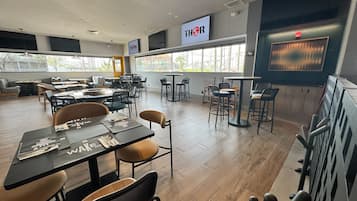 Daily buffet breakfast (MXN 229 per person)