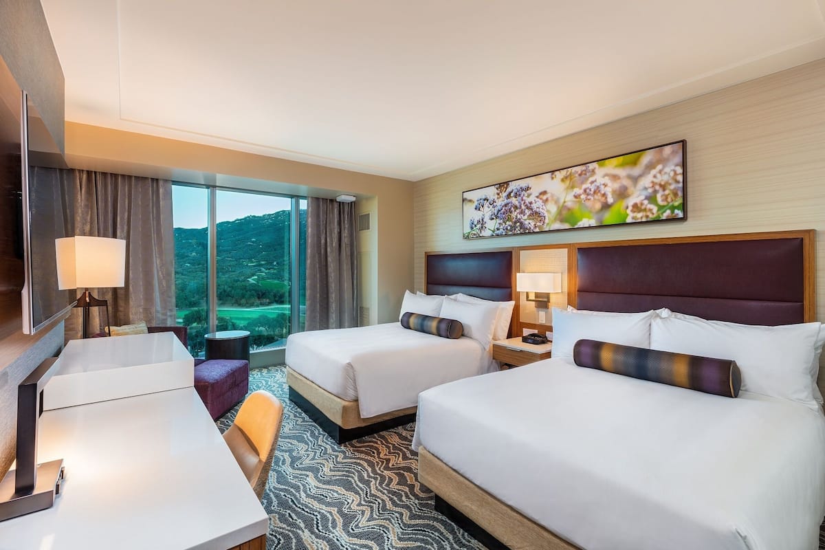 Minibar, in-room safe, desk, iron/ironing board