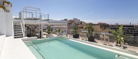 Alberca techada y alberca al aire libre por temporada