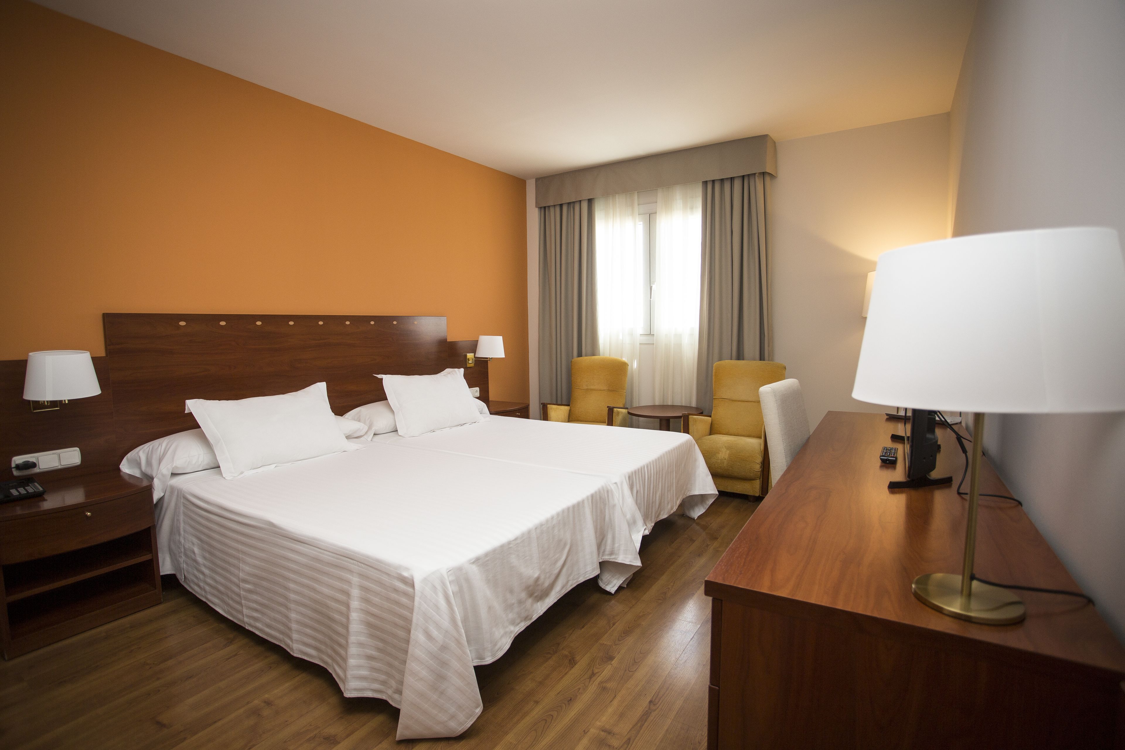 double or twin room | 1 bedroom, minibar, in-room safe, desk