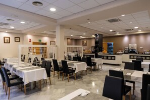 Frokostbuffé hver dag (mot et tillegg)
