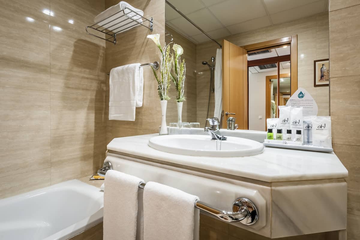 double or twin room | bathroom | bathtub, free toiletries, hair dryer, towels