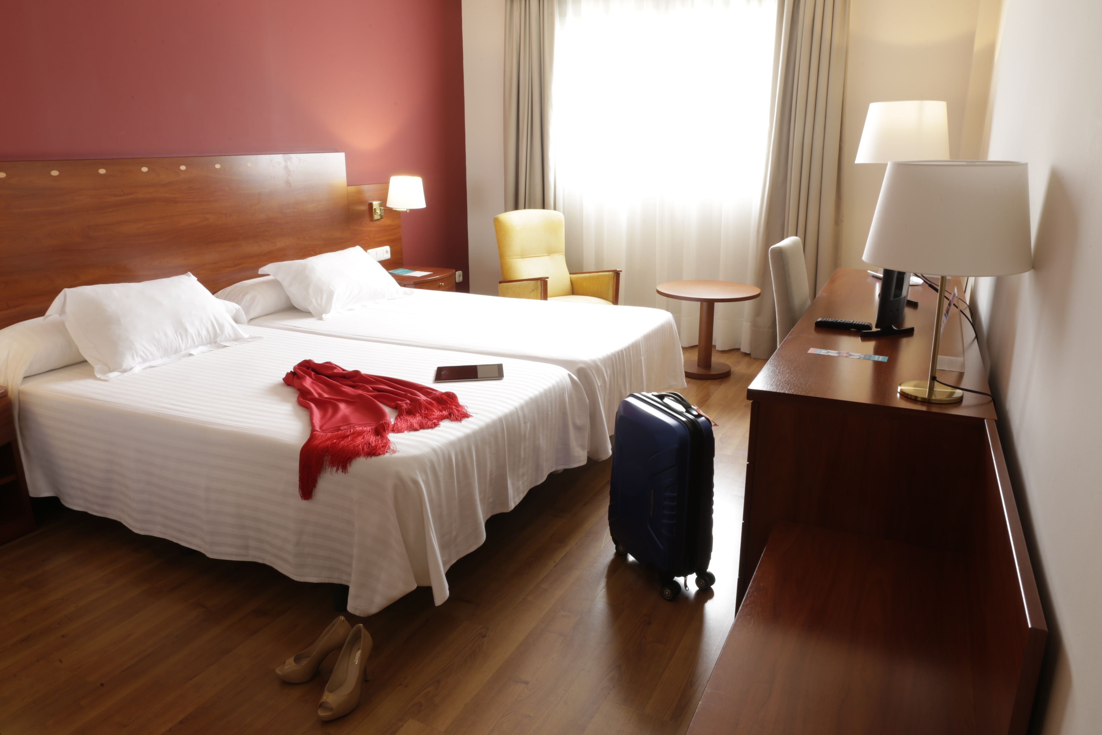 double or twin room | 1 bedroom, minibar, in-room safe, desk