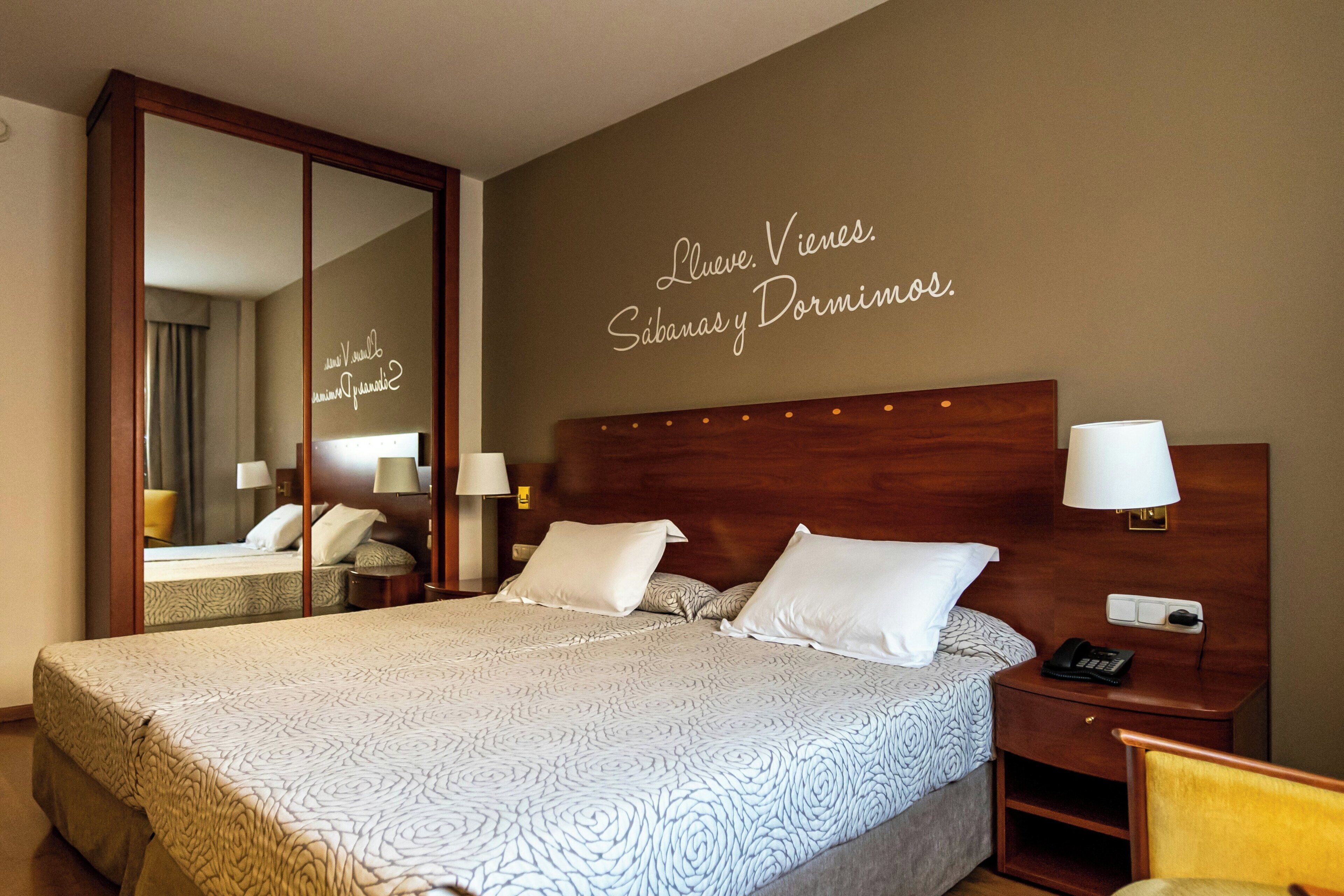 Double or Twin Room | Minibar, in-room safe, desk, blackout drapes