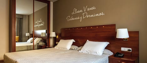 Double or Twin Room | Minibar, in-room safe, desk, blackout drapes