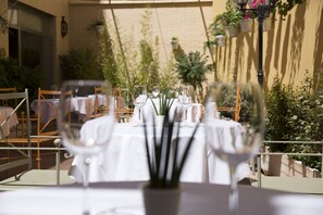 Outdoor dining - Sercotel Avenida Hotel Almería (Almeria)