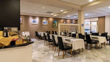 Tägliches Frühstücksbuffet gegen Gebühr
