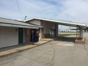 Front of property - Economy Inn Lafayette (Lafayette)