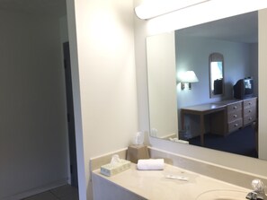 Ensemble douche/baignoire, articles de toilette gratuits