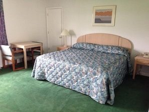 Desk, iron/ironing board, free WiFi - Economy Inn Lafayette (Lafayette)