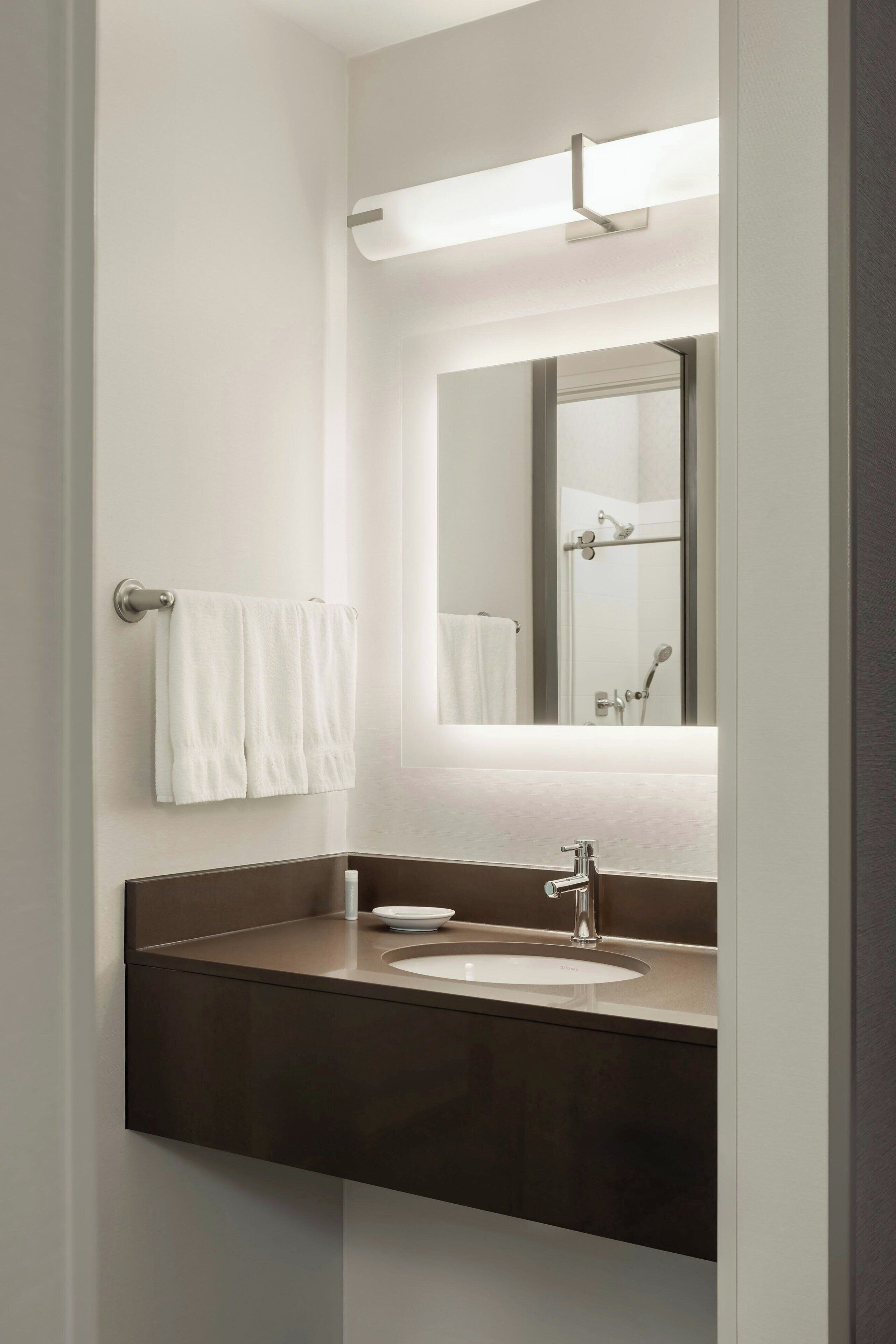 combined shower/bathtub, free toiletries, hair dryer, towels