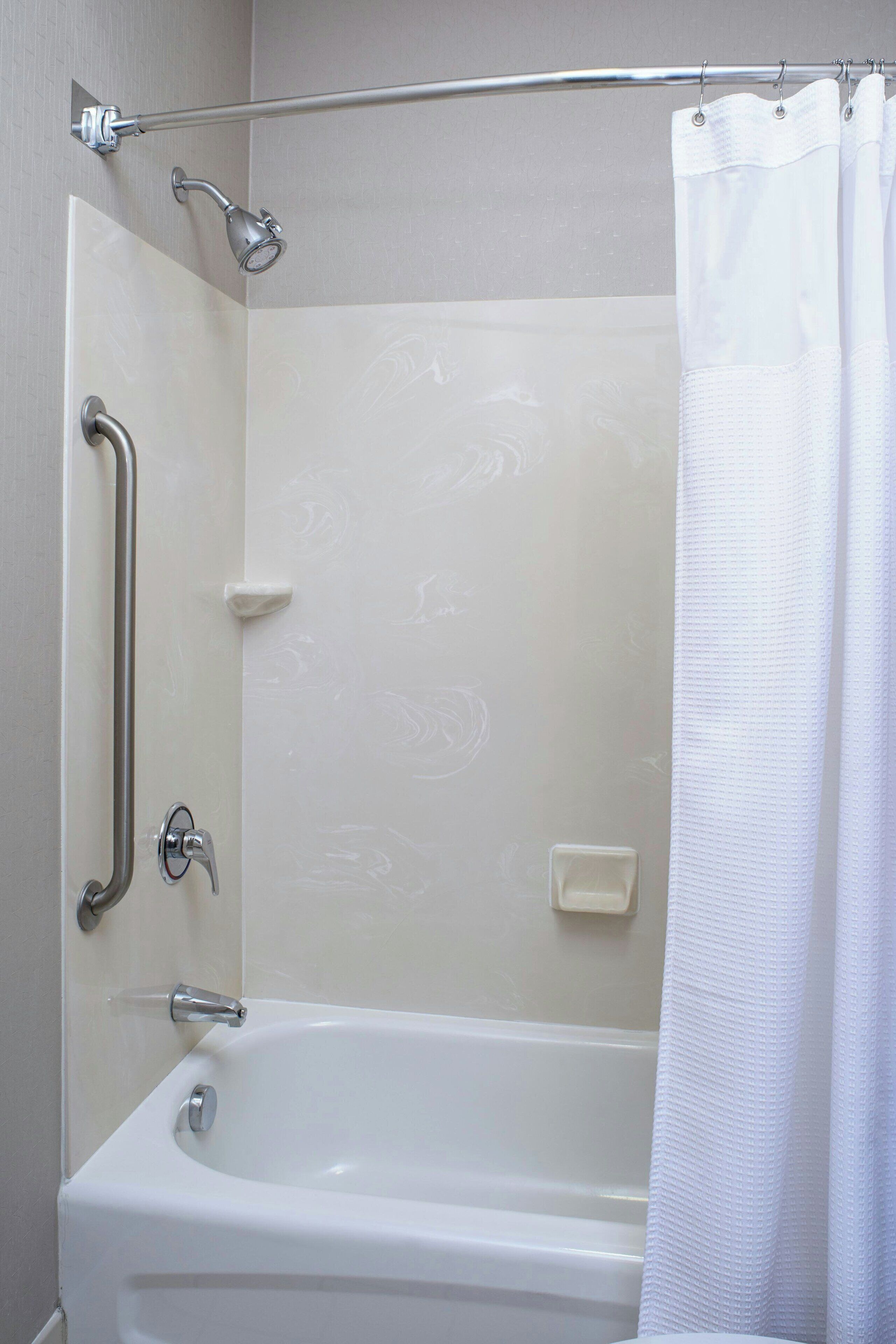 combined shower/bathtub, free toiletries, hair dryer, towels