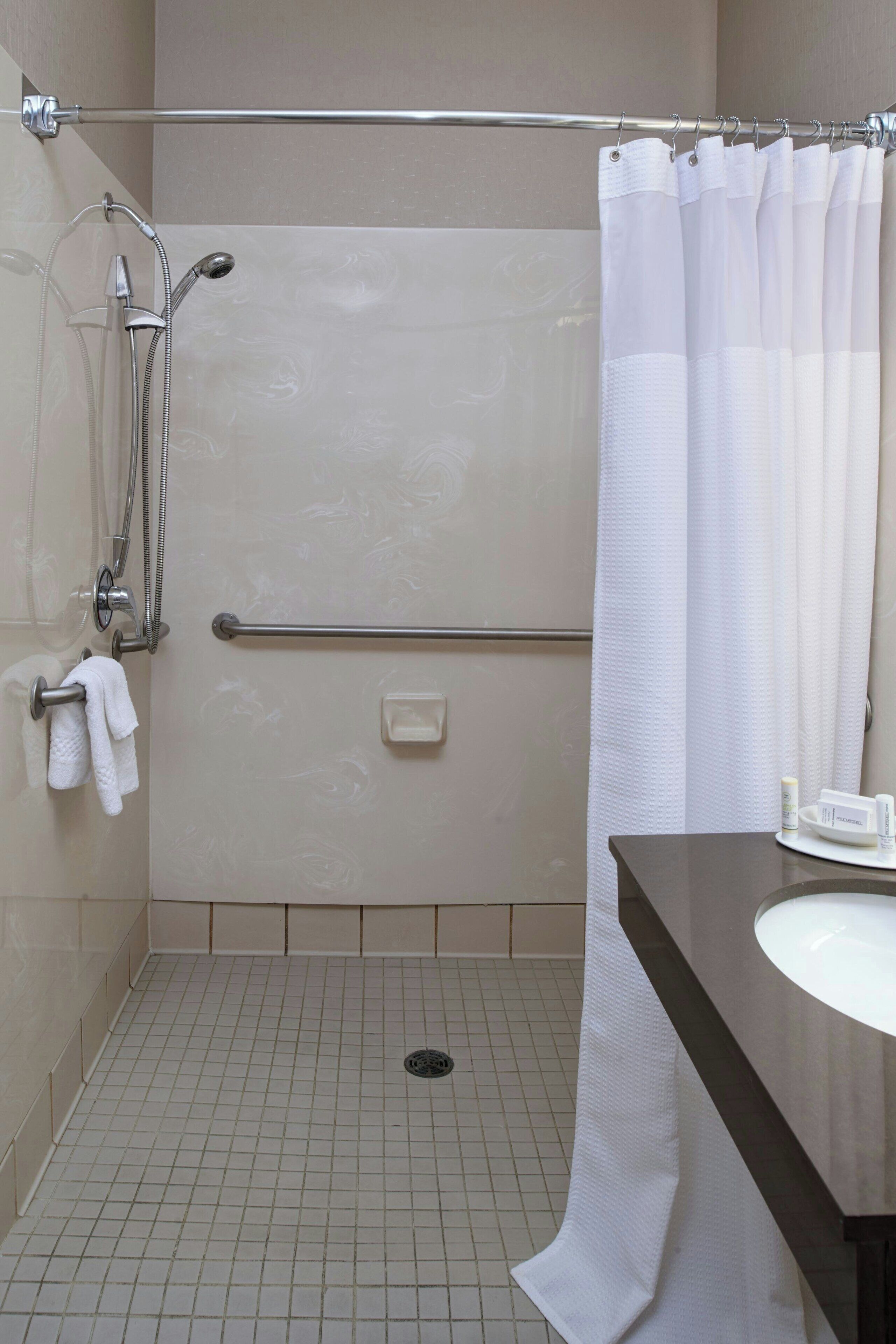 combined shower/bathtub, free toiletries, hair dryer, towels